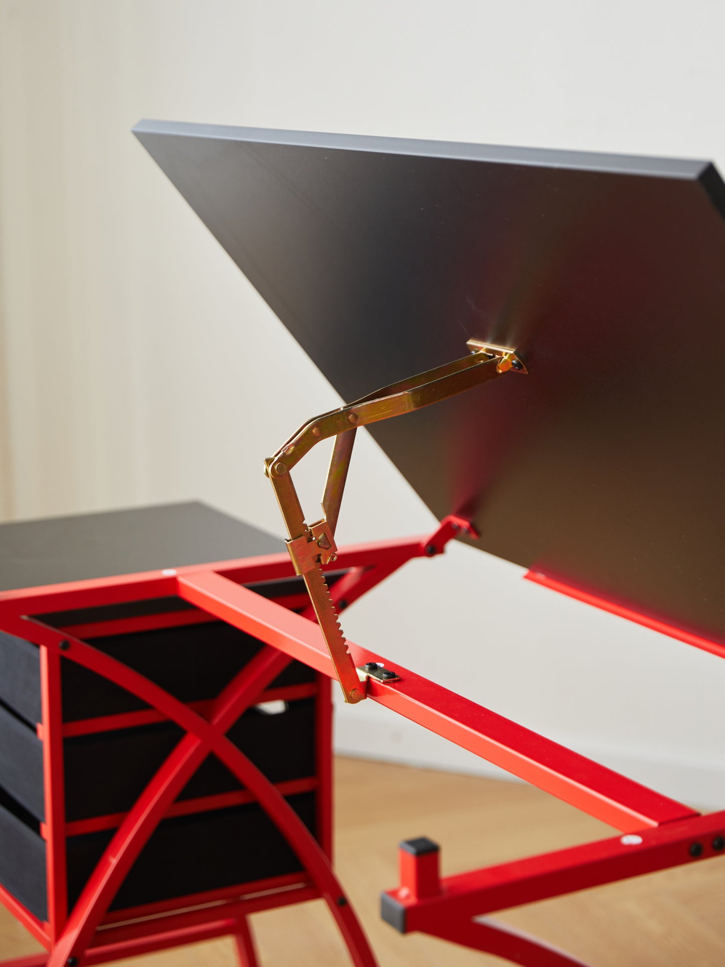 [SantaChoice] drafting table red with stool